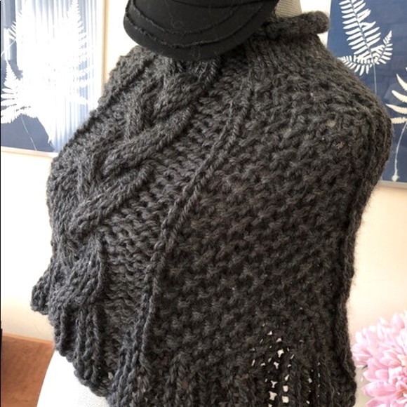 Bohemian Chunky Knit Poncho Charcoal Gray Wool Blend Capelet Aran Braided Cable - Picture 7 of 8